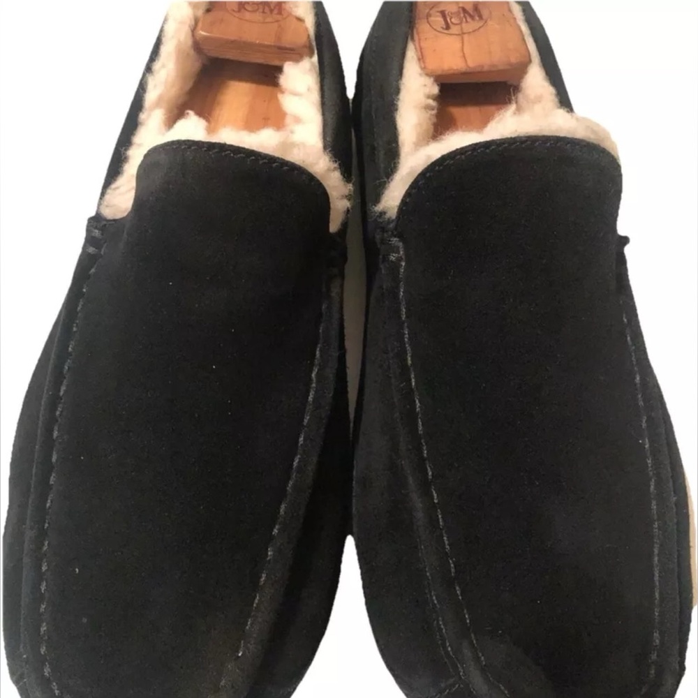 UGG Ascot Men's Size 11 Black Suede Slippers Pre-loved Great Condition!